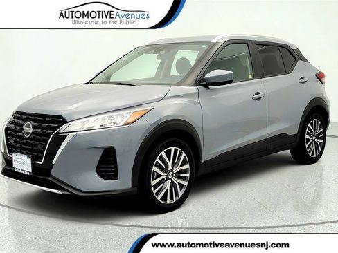 Used 2021 Nissan Kicks SV FWD image 1