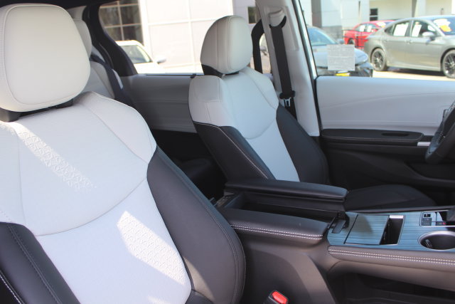 Certified 2026 Toyota Sienna XSE FWD image 24