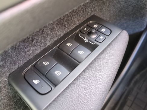 New 2025 Volvo XC40 B5 Core w/ Protection Package Premier image 23