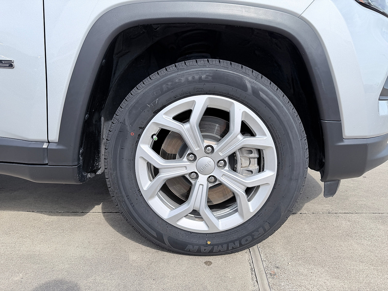 Used 2024 Jeep Compass Latitude AWD/4WD image 10