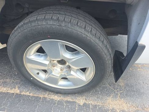 Used 2011 Chevrolet Silverado 1500 LT w/ Texas Edition RWD image 7