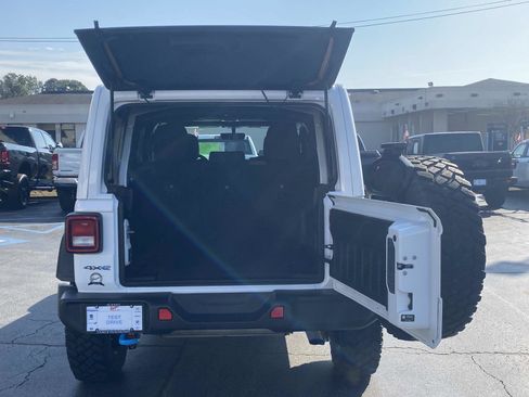 Used 2023 Jeep Wrangler Unlimited w/ Sun & Screen Package image 6