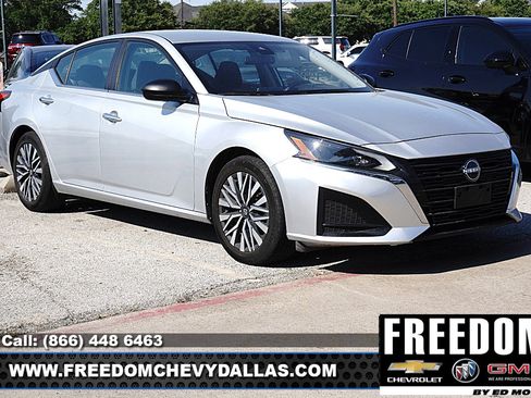 Used 2024 Nissan Altima 2.5 SV FWD image 1