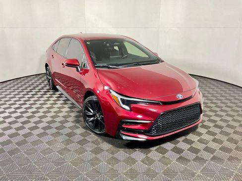 Used 2025 Toyota Corolla SE image 4