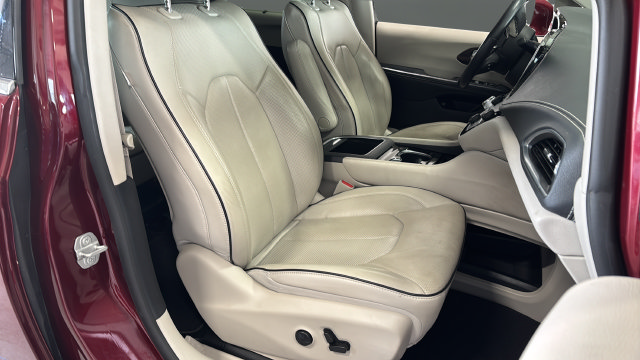 Used 2021 Chrysler Pacifica Limited FWD image 24