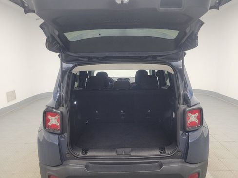 Used 2020 Jeep Renegade Altitude FWD image 29