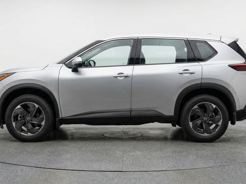 Used 2025 Nissan Rogue SV image 5