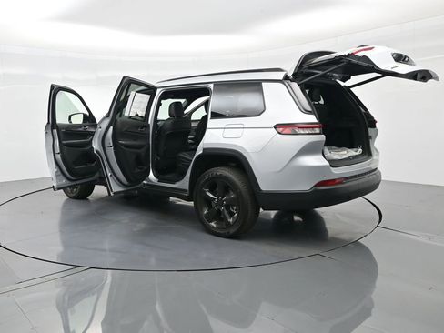 New 2025 Jeep Grand Cherokee L Altitude image 36