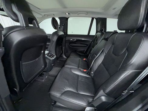 Used 2020 Volvo XC90 T6 Momentum w/ Protection Package Premier AWD/4WD image 18