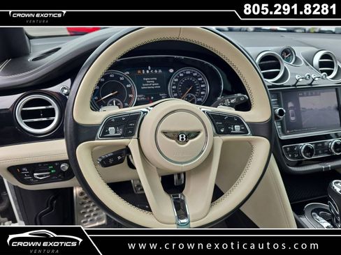 Used 2017 Bentley Bentayga image 27