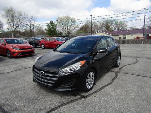 Used 2016 Hyundai Elantra GT image 3