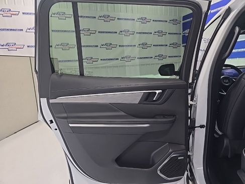 Used 2025 Buick Enclave Preferred image 19