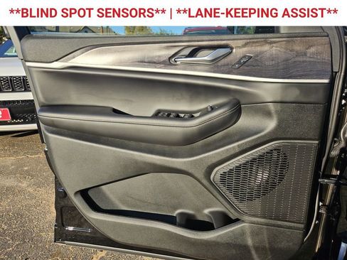 New 2025 Jeep Grand Cherokee L Limited AWD/4WD image 11