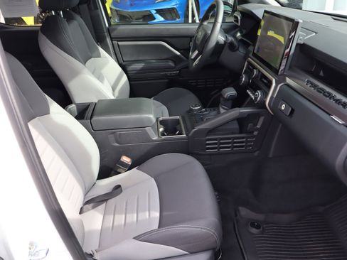 Used 2025 Toyota Tacoma TRD Sport image 39