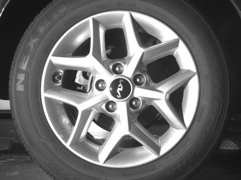 Used 2025 Kia Soul LX w/ LX Technology Package FWD image 15