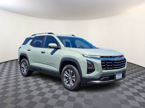Used 2025 Chevrolet Equinox LT w/ Convenience Package II AWD/4WD image 1