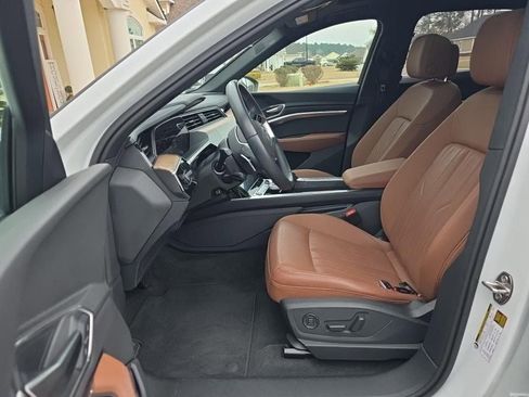 Used 2024 Audi Q8 e-tron Premium Plus w/ Premium Plus Package image 13