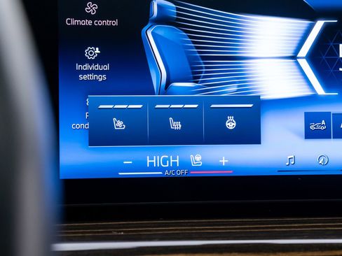 Certified 2025 BMW X5 xDrive50e image 27