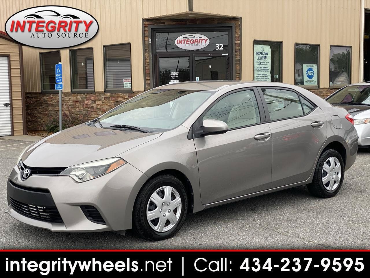 Used 2014 Toyota Corolla LE FWD image 1