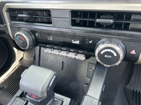 Used 2025 Toyota Tacoma TRD Sport AWD/4WD image 21