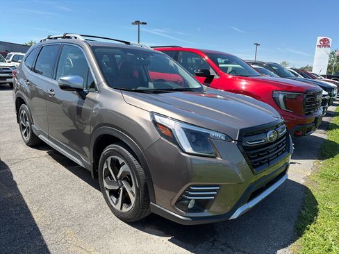 Used 2024 Subaru Forester Touring AWD/4WD image 2