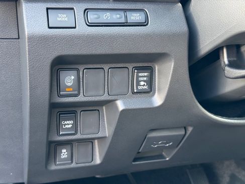 New 2025 Nissan Frontier SV w/ SV Convenience Package image 16