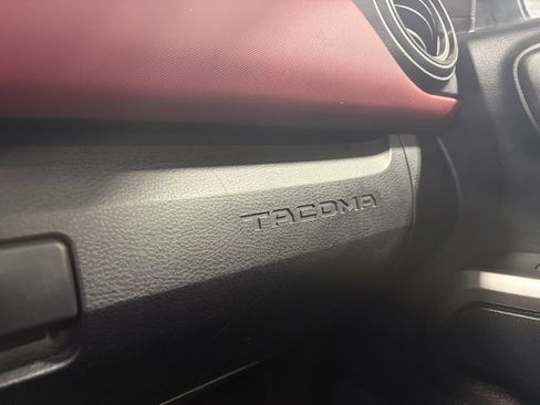 Used 2019 Toyota Tacoma SR5 AWD/4WD image 27