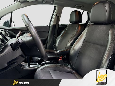 Used 2018 Chevrolet Trax LT w/ LT Convenience Package FWD image 22