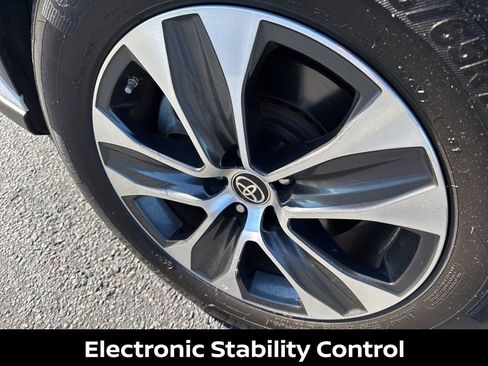 Used 2023 Toyota Highlander XLE image 11