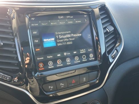 Used 2021 Jeep Cherokee Limited image 23