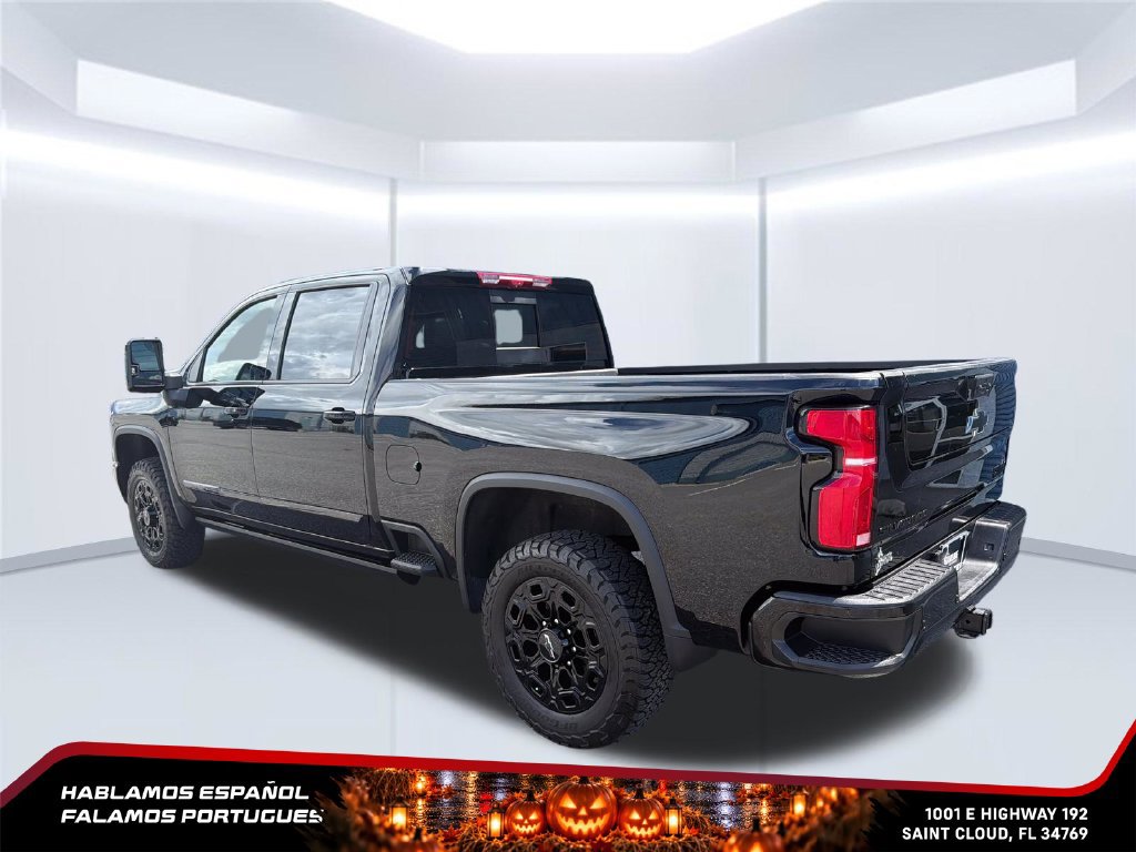 Used 2024 Chevrolet Silverado 2500 High Country w/ High Country Premium Package AWD/4WD image 3