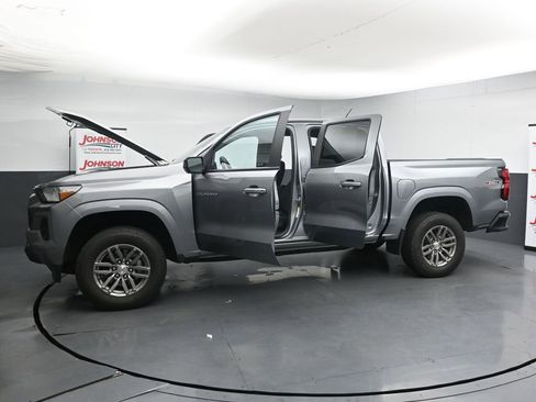 Used 2023 Chevrolet Colorado LT w/ LT Convenience Package II AWD/4WD image 42