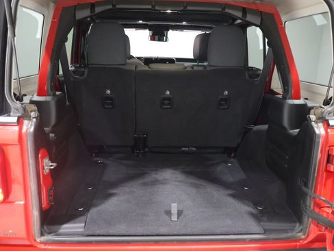 Used 2025 Jeep Wrangler Unlimited Rubicon AWD/4WD image 4