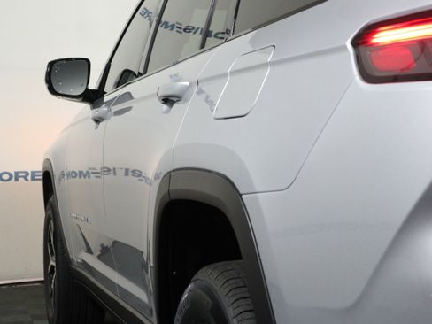 New 2025 Jeep Grand Cherokee L Limited image 11