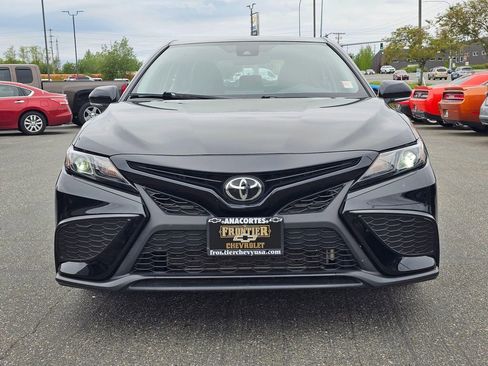 Used 2024 Toyota Camry SE FWD image 2