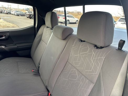 Used 2017 Toyota Tacoma TRD Off-Road image 19