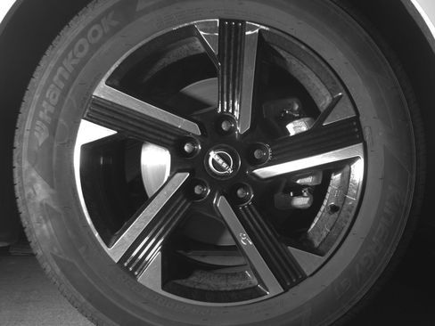 Used 2025 Nissan Sentra SV image 13