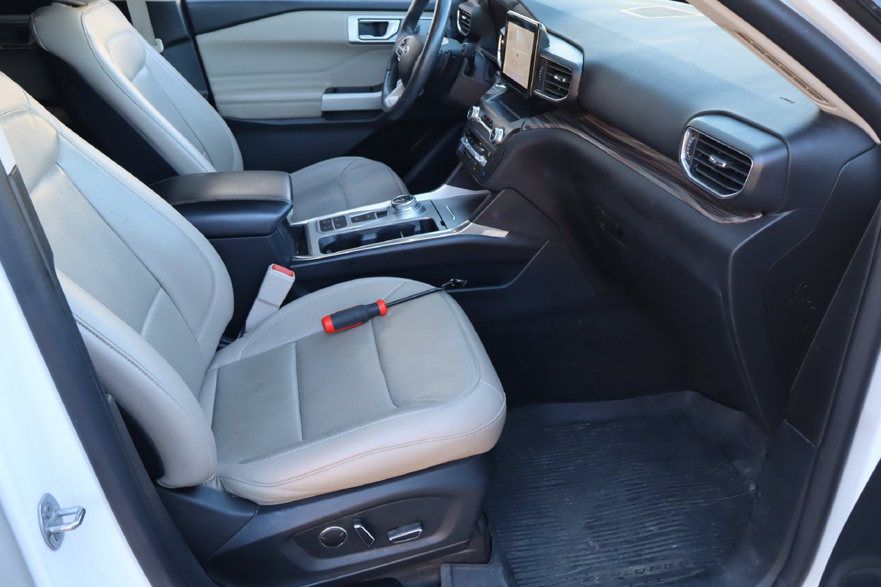 Used 2020 Ford Explorer Limited RWD image 18
