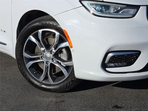 Certified 2022 Chrysler Pacifica Pinnacle image 4