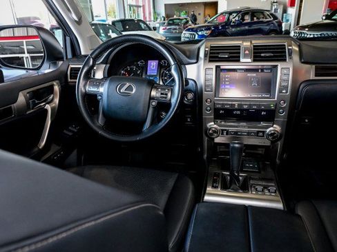 Used 2016 Lexus GX 460 image 31