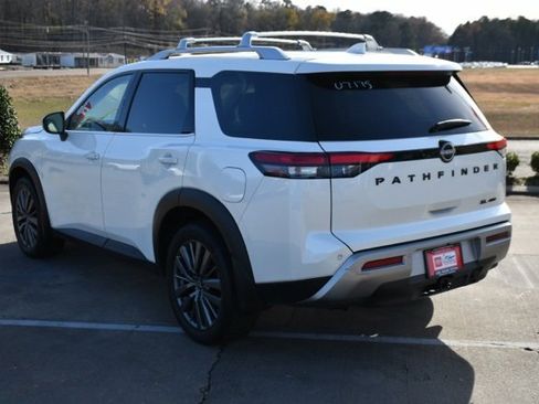 Used 2024 Nissan Pathfinder SL w/ SL Premium Package image 3