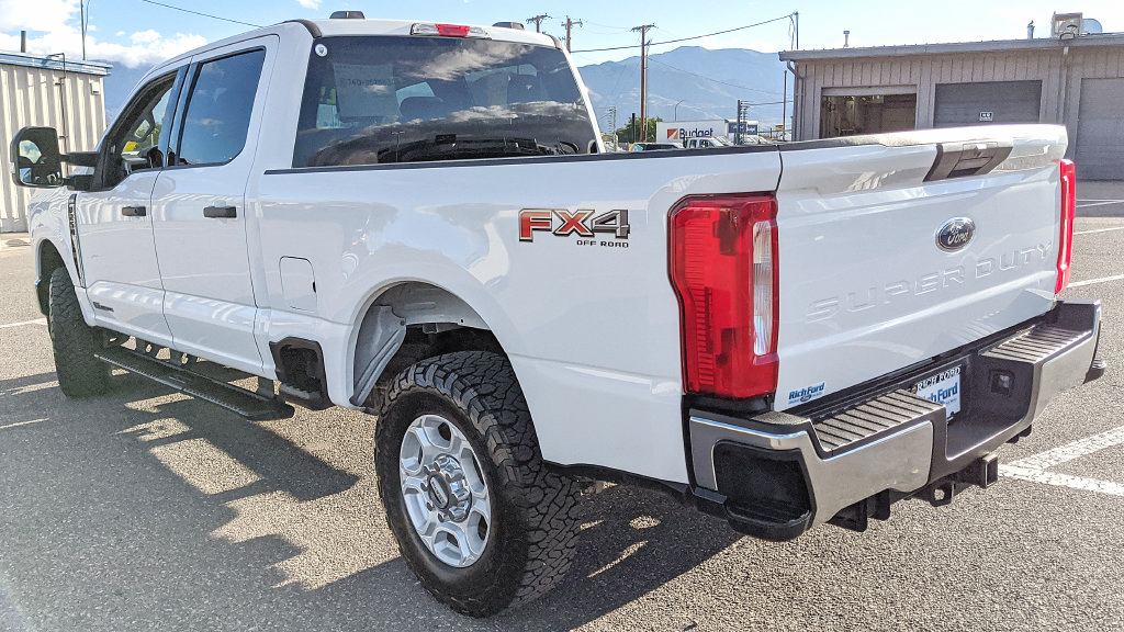 Certified 2025 Ford F250 XLT w/ FX4 Off-Road Package AWD/4WD image 4