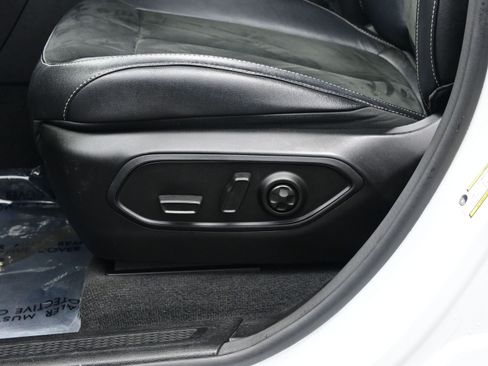 Used 2023 Jeep Grand Cherokee Altitude image 11