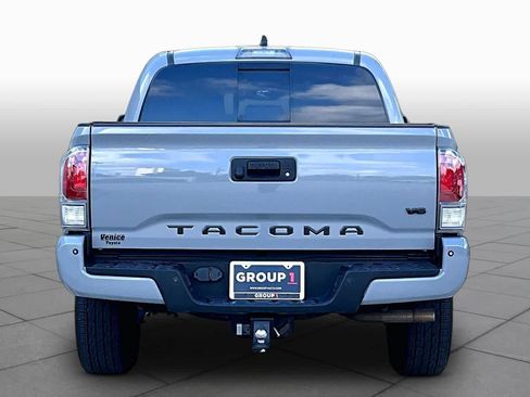 Used 2020 Toyota Tacoma TRD Sport w/ TRD Premium Sport Package AWD/4WD image 4