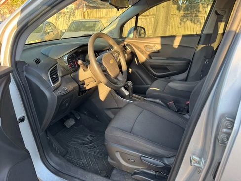 Used 2019 Chevrolet Trax LT FWD image 16