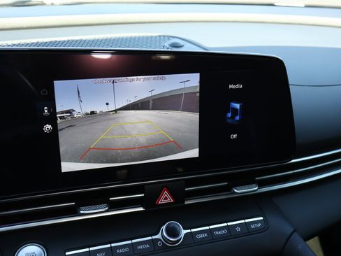 Used 2024 Hyundai Elantra SEL w/ Convenience Package image 6