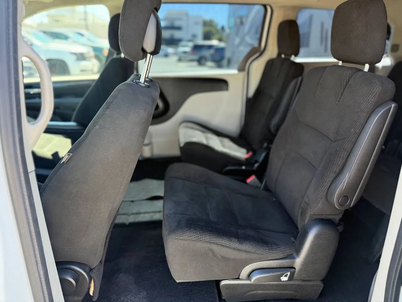 Used 2015 Dodge Grand Caravan American Value Package w/ UConnect Hands-Free Group FWD image 30
