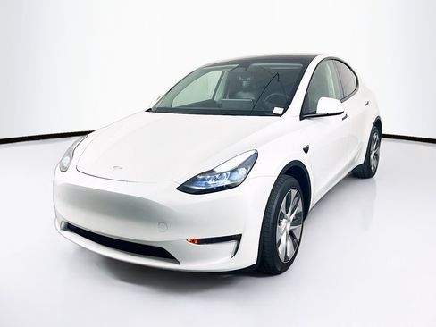 Used 2023 Tesla Model Y Long Range AWD/4WD image 3