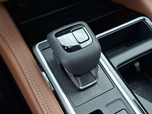 Used 2025 Nissan Pathfinder Platinum image 15