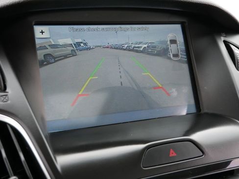 Used 2017 Ford Focus Titanium FWD image 37